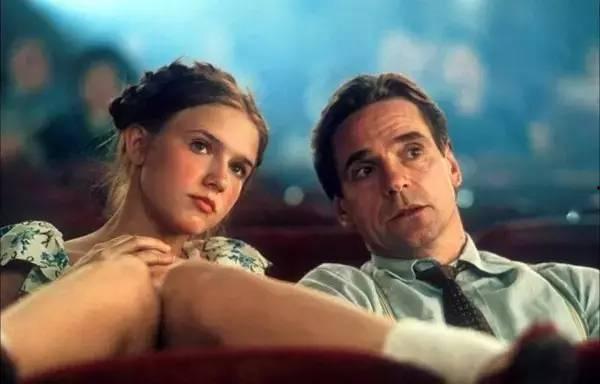 洛丽塔完整版在线观看,一场禁忌之恋的惊心动魄之旅